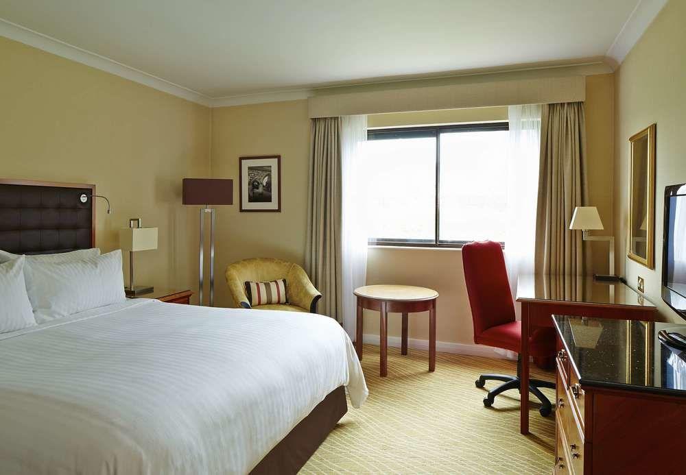 Delta Hotels By Marriott Cheshunt Broxbourne Ngoại thất bức ảnh